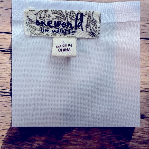 🆕SzL NWOT One World White Tee with Patriotic Van Design - Picture 4 of 4